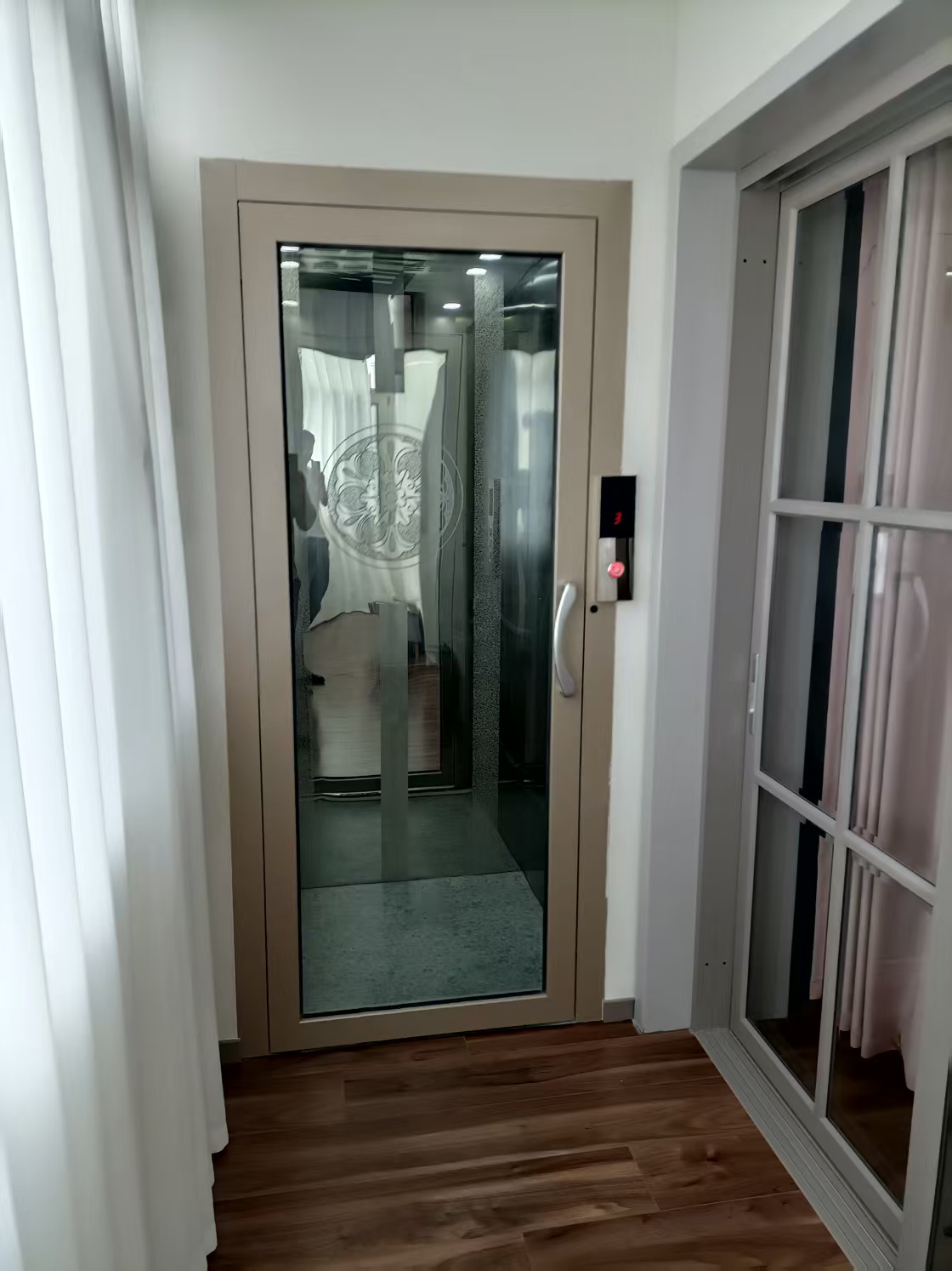 阳台安装家用电梯案例2