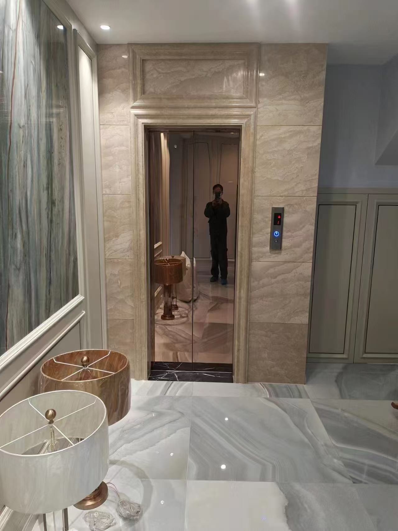 墙角土建井道安装案例